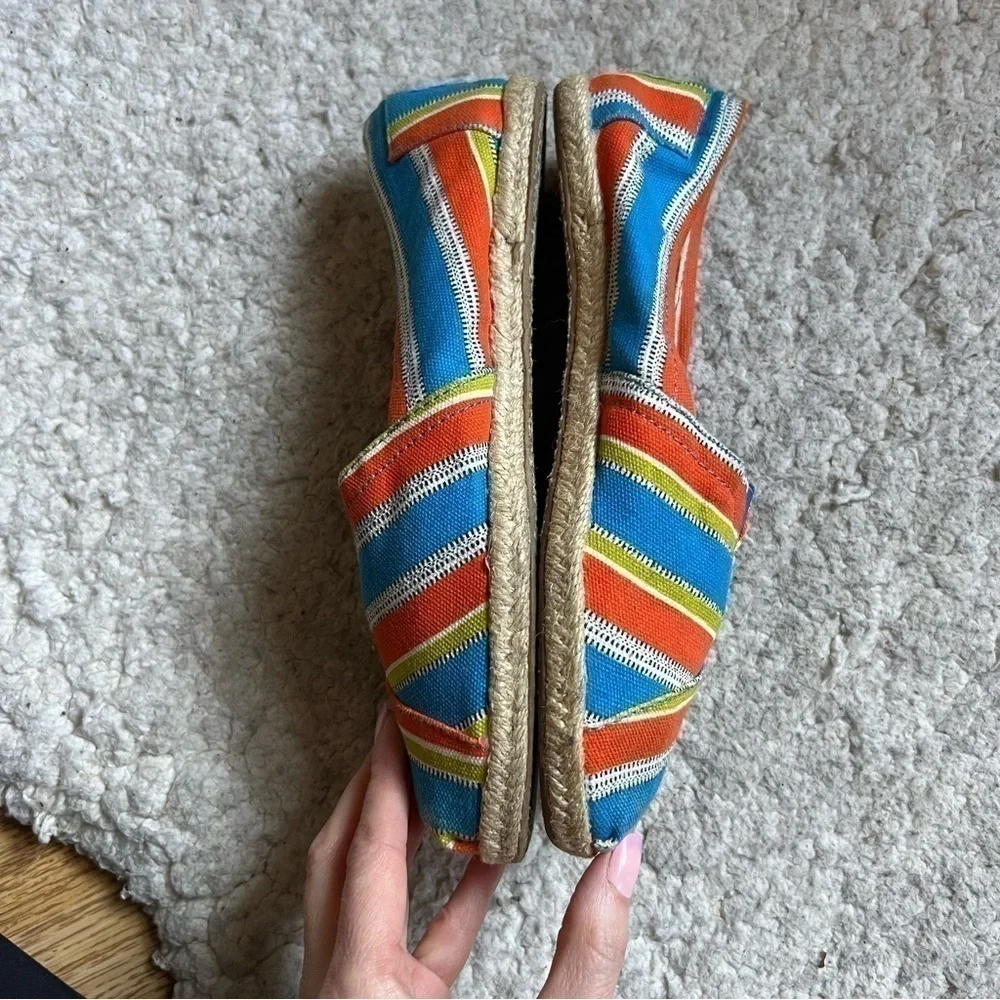 TOMS: Striped Limited Edition Ben Affleck Congo Initiative Slip On Espadrilles